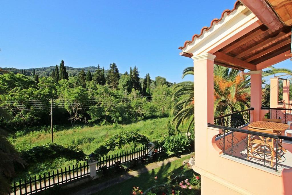 Pool Villa Grigoris Aspiotades Eksteriør billede