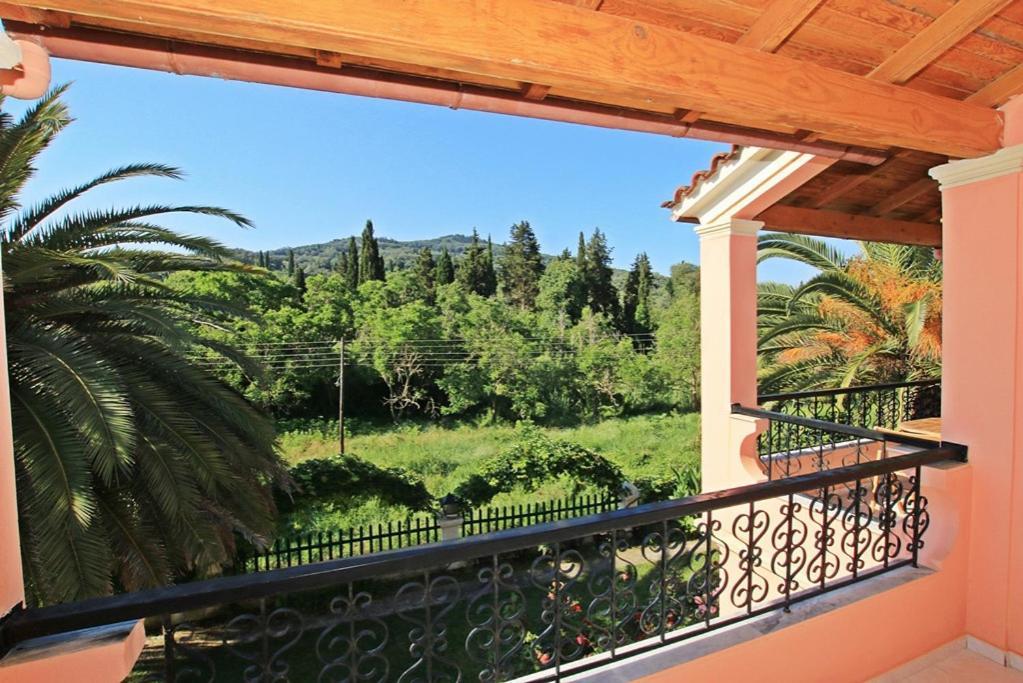 Pool Villa Grigoris Aspiotades Eksteriør billede
