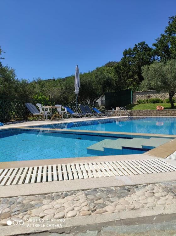 Pool Villa Grigoris Aspiotades Eksteriør billede