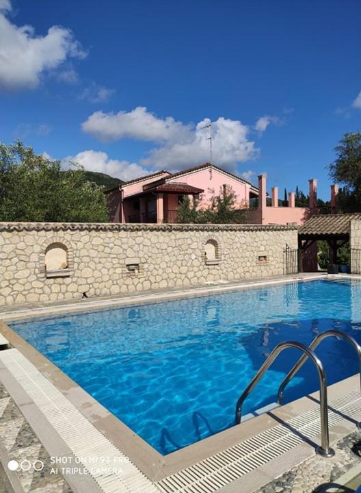 Pool Villa Grigoris Aspiotades Eksteriør billede