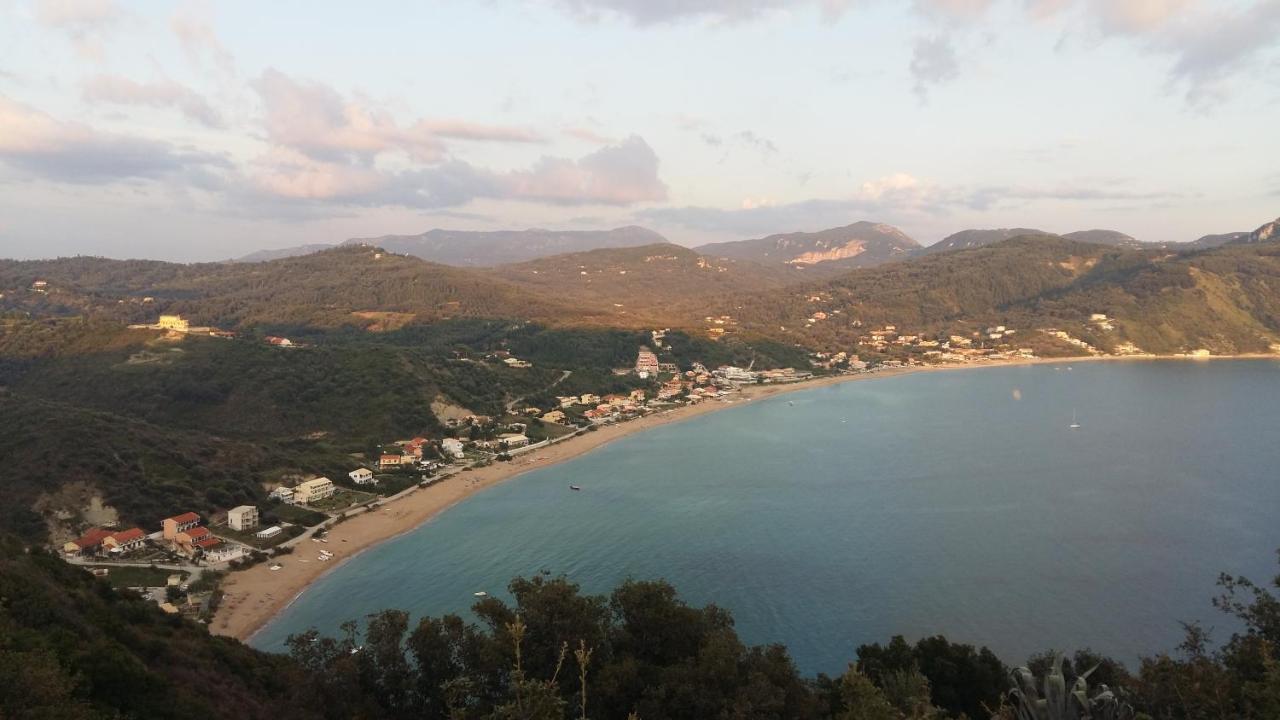 Pool Villa Grigoris Aspiotades Eksteriør billede