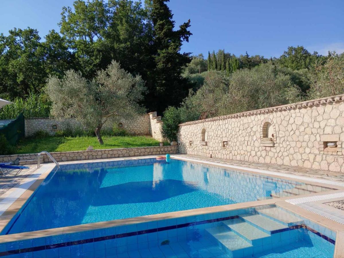 Pool Villa Grigoris Aspiotades Eksteriør billede