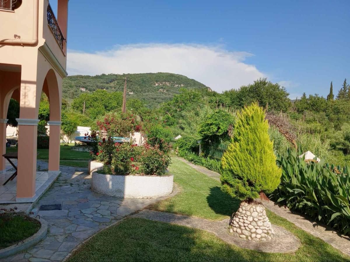 Pool Villa Grigoris Aspiotades Eksteriør billede