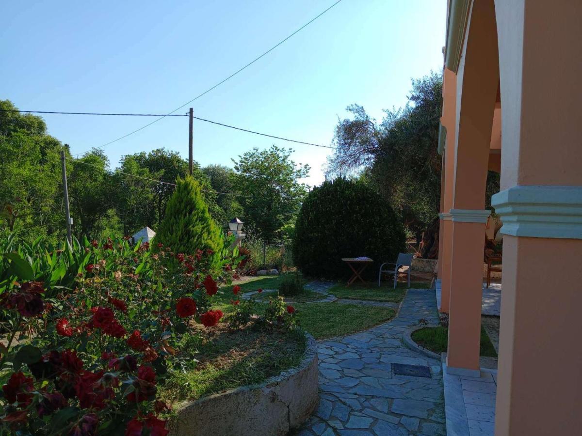 Pool Villa Grigoris Aspiotades Eksteriør billede