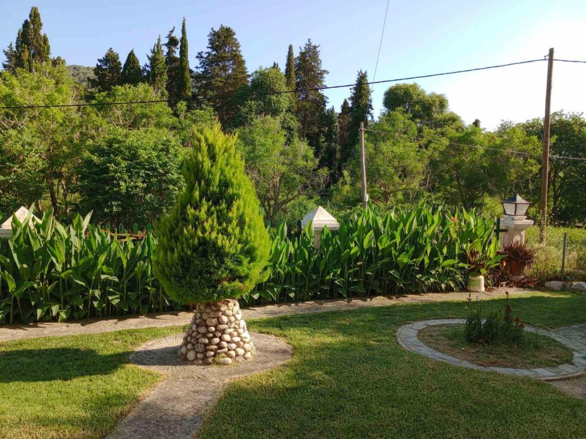 Pool Villa Grigoris Aspiotades Eksteriør billede