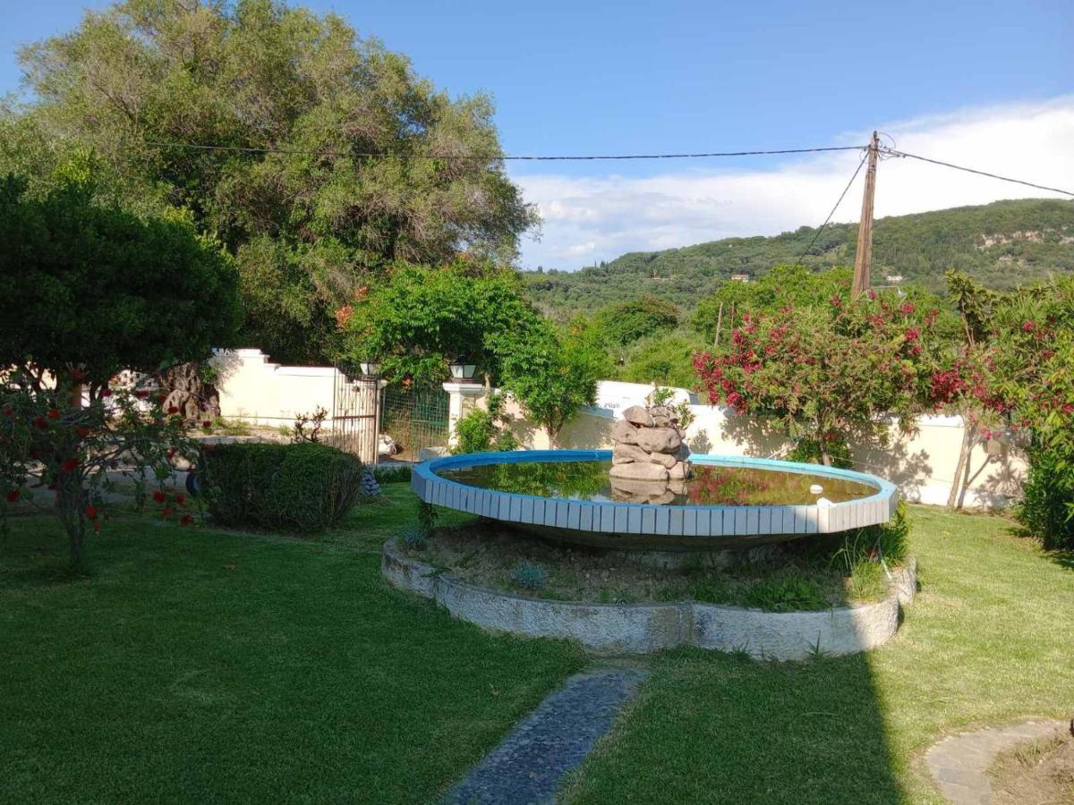 Pool Villa Grigoris Aspiotades Eksteriør billede