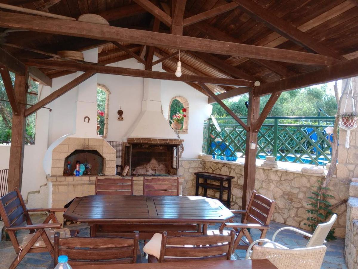 Pool Villa Grigoris Aspiotades Eksteriør billede